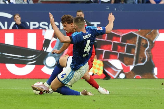 September 20, 2026, xrekx, Soccer, Bundesliga 1, FC Schalke 04 vs. SV Elversberg, Hasan Kurucay (FC Schalke 04) vs. Maurice Krattenmacher (SV 07 Elversberg), tackle, Action, battle for the ball. DFL and DFB regulations prohibit any use of photographs as image sequences and or quasi-video. Gelsenkirchen