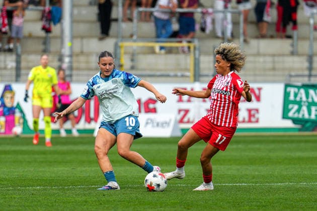 17 Amira Arfaoui wins a tackle, SC Freiburg vs. Bayer 04 Leverkusen, Soccer, Women s Bundesliga 1, September 20, 2026 SC Freiburg vs. Bayer 04 Leverkusen, Soccer, Women’s Bundesliga 1, September 20, 2026, Freiburg Copyright: xEibner-Pressefotox EP_PSA