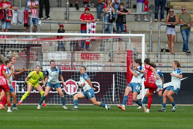 Emma Memminger taking a shot, SC Freiburg vs. Bayer 04 Leverkusen, soccer, Women s Bundesliga 1, September 20, 2026 SC Freiburg vs. Bayer 04 Leverkusen, soccer, Women s Bundesliga 1, September 20, 202 Freiburg Copyright: xEibner-Pressefotox EP_PSA