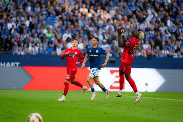 FC Schalke 04 v SV Elversberg - 2. Bundesliga Player of SV Elversberg in action during the 2. Bundesliga match between FC Schalke 04 and SV Elversberg at VELTINS-Arena on September 20, 2026 in Gelsenkirchen, Germany. Gelsenkirchen VELTINS-Arena North Rhine-Westphalia Germany Copyright: xTaiseixIwamotox