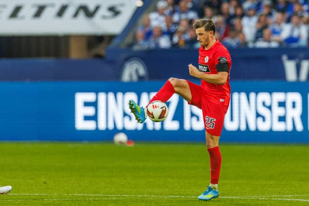 Lukas Petkov of SV 07 Elversberg in action, on the ball, making a solo run during the Bundesliga 1 match between FC Schalke 04 and SV Elversberg, Veltins Arena on September 20, 2026, in Gelsenkirchen, Germany. Photo by Mario Hommes, DeFodi Images. Lukas Petkov of SV 07 Elversberg controls the ball during the Bundesliga match between FC Schalke 04 and SV Elversberg at Veltins Arena on September 20, 2026 in Gelsenkirchen, Germany. Photo by Mario Hommes, DeFodi Images. DFB and DFL regulations prohibit any use of photographs as image sequences and or quasi-video. Photo by Mario Hommes, DeFodi Images