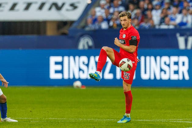 Lukas Petkov of SV 07 Elversberg in action, on the ball, making a solo run during the Bundesliga 1 match between FC Schalke 04 and SV Elversberg, Veltins Arena on September 20, 2026, in Gelsenkirchen, Germany. Photo by Mario Hommes, DeFodi Images. Lukas Petkov of SV 07 Elversberg controls the ball during the Bundesliga match between FC Schalke 04 and SV Elversberg at Veltins Arena on September 20, 2026 in Gelsenkirchen, Germany. Photo by Mario Hommes, DeFodi Images. DFB and DFL regulations prohibit any use of photographs as image sequences and or quasi-video. Photo by Mario Hommes, DeFodi Images
