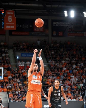 No. 30, Sims Jaylen, Ratiopharm Ulm, free throw for Ulm Ratiopharm Ulm vs. MHP RIESEN Ludwigsburg, basketball, 1st Bundesliga, Matchday 1, 2026–2027 season, September 20, 2026 Ratiopharm Ulm vs. MHP RIESEN Ludwigsburg, Basketball, 1st Bundesliga, Matchday 1, 2026–2027 Season, September 20, 2026 Ulm Copyright: xEibner-Pressefotox EP_FBR
