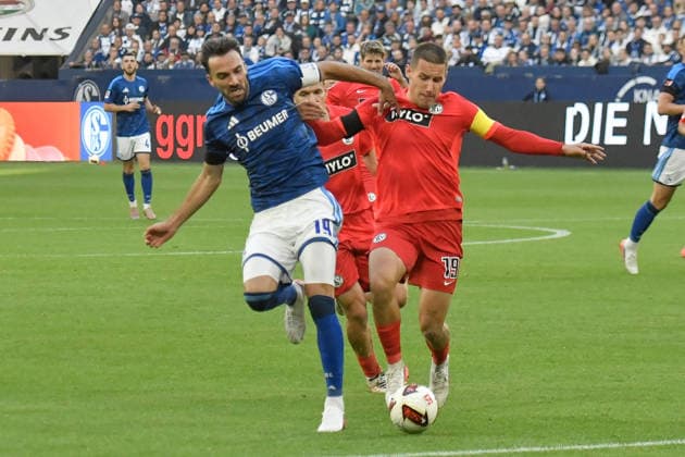 From left: Kenan Karaman (Schalke 19) and Lukas Pinckert (Elversberg 19) in a one-on-one battle, September 9, 2026 ¢ Soccer ¢ FC Schalke 04 vs. SV 07 Elversberg, Veltins Arena, Gelsenkirchen, DFB DFL regulations prohibit any use of photographs as image sequences and or quasi-video NRW Germany Copyright: xpepphotox xSaschaxWeizx pep00321, pep_20260920_sw