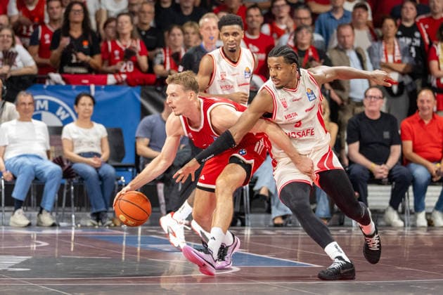 Justus Hollatz 21, FC Bayern Basketball; Jordan Wright 3, BMA365 Bamberg Baskets; FC Bayern Basketball, BMA365 Bamberg Baskets; BBL; Matchday 1; September 20, 2026; Munich, Bavaria, Germany Copyright: xkolbert-press UlrichxGamelx