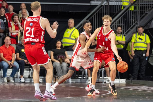 Justus Hollatz 21 FC Bayern Basketball, Mylik Wilson 10 BMA365 Bamberg Baskets, Tobias Jensen 8 FC Bayern Basketball, FC Bayern Basketball BMA365 Bamberg Baskets, BBL, Matchday 1, September 20, 2026, Munich, Bavaria, Germany Copyright: xkolbert-press UlrichxGamelx