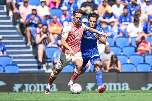 Getafe CF v Malaga CF - LaLiga EA Sports 2026 27 Angel Recio of Malaga plays a through ball during the LaLiga regular season Round 7 match against Getafe at the Coliseum in Getafe, Madrid, Spain, on September 20, 2026. Getafe Madrid Spain  Copyright: xShengxChengx originalFilename:cheng-laliga7g260920_npedD.jpg