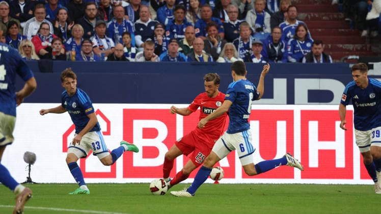 September 20, 2026, xrekx, Soccer, Bundesliga 1, FC Schalke 04 vs. SV Elversberg, Lukas Petkov, SV 07 Elversberg. DFL and DFB regulations prohibit any use of photographs as image sequences and or quasi-video. Gelsenkirchen