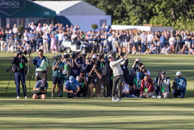 Golf - DP World Tour (European Tour) ˜Rolex Series™ - 2026 BMW PGA, Golf Herren Championship - Final Round - West Course, Wentworth Club - Sunday 20th September 2026 The media cirus that follows Rory McIlroy (NI) as he plays down the fairway on the last hole COLORSPORT DANIEL BEARHAM  cspDB_BMWPGA_R4_200926_
