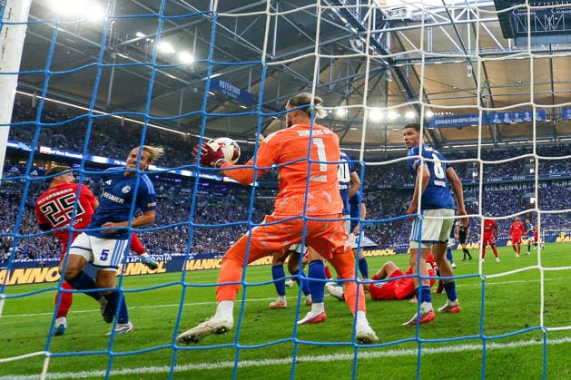 Gelsenkirchen, Germany, September 26, 2020, Lukas Petkov (SV Elversberg), Timo Becker of FC Schalke 04 and Loris Karius of FC Schalke 04 in a tackle during the Bundesliga 1 match between FC Schalke 04 and SV Elversberg at the Veltins Arena in Gelsenkirchen. Photo by Joachim Bywaletz. DFB and DFL regulations prohibit ANY USE OF PHOTOGRAPHS AS IMAGE SEQUENCES AND OR QUASI-VIDEO Copyright: JoachimxBywaletz xJB-Sportfoto