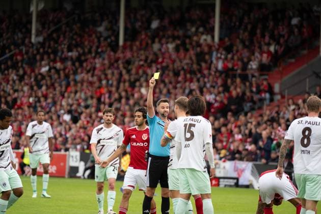 September 20, 2026: Energie Cottbus vs. FC St. Pauli, Matchday 6 of the 2. Bundesliga at the LEAG Energie Stadium. First yellow card for Tomoya Ando of FC St. Pauli, 15 IMPORTANT NOTICE: In accordance with DFL and DFB regulations, it is prohibited to use or allow the use of photographs taken in the stadium and or during the game in the form of sequential images and or video-like photo series. Copyright: xJamesxZabelx