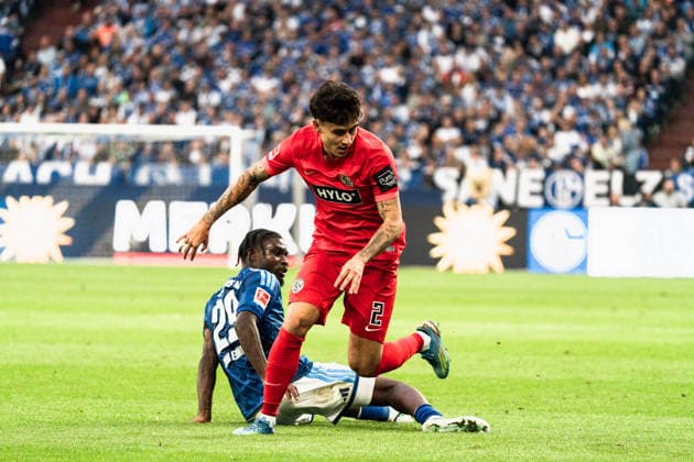 Germany Bundesliga 1 2026–2027, Matchday 4: FC Schalke 04 vs. SV Elversberg, September 20, 2026, Veltins Arena, Gelsenkirchen, North Rhine-Westphalia; Nicholas Mickelson (Elversberg), 2; Junior Dina Ebimbe (Schalke 04), 29 Copyright: xCelinaxLeiersx