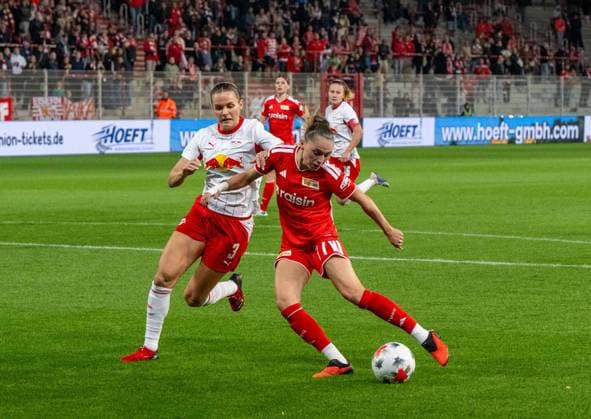 Soccer, Women s, 2026–2027 Season, Google Pixel Women s Bundesliga Matchday 5, 1. FC Union Berlin vs. RB Leipzig, from left: Andrea Norheim (RB Leipzig), Jill Janssens (1. FC Union), September 20, 2026, Copyright: xMatthiasxKochx