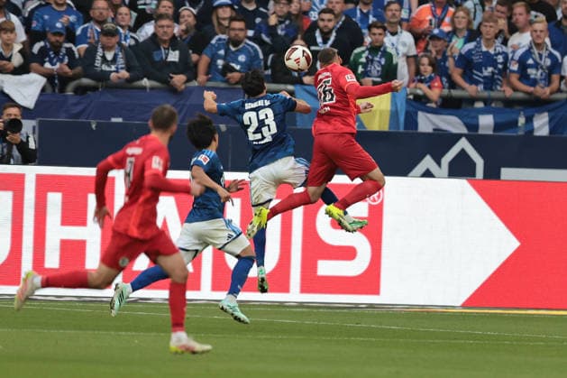 Soufiane El Faouzi of FC Schalke 04 and Luca Sirch of SV 07 Elversberg during a Bundesliga 1 match in the 2026–27 season: FC Schalke 04 vs. SV Elversberg. Copyright Thomas Pakusch Copyright: Thomas Pakusch