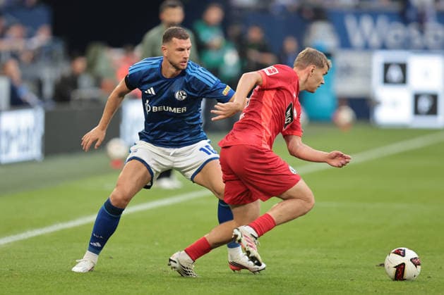 Edin Dzeko of FC Schalke 04 and Lasse Günther of SV 07 Elversberg during a match in the 2026–27 Bundesliga season: FC Schalke 04 vs. SV Elversberg. Copyright Thomas Pakusch Copyright: Thomas Pakusch