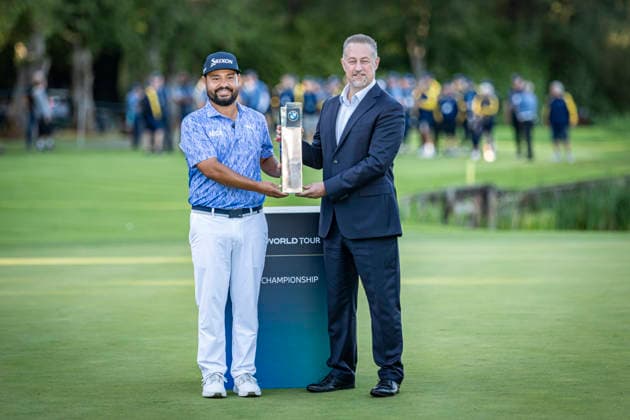 RECORD DATE NOT STATED 20th September 2026; Wentworth Golf Club, Virginia Water, Surrey, England; DP World Tour Golf, BMW PGA, Golf Herren Championship, Final Day; JJ Spaun (USA) receives the 2026 BMW PGA Championship trophy from Neil Fiorentinos CEO of BMW UK after his win at Wentworth Club GodfreyxPitt