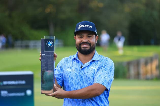 RECORD DATE NOT STATED 20th September 2026; Wentworth Golf Club, Virginia Water, Surrey, England; DP World Tour Golf, BMW PGA, Golf Herren Championship, Final Day; JJ Spaun of the United States lifts the BWM PGA Championship trophy JeremyxGowers-Cromie