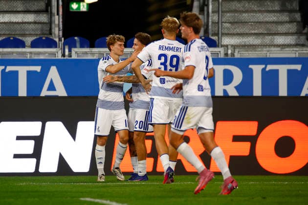 September 20, 2026, xavx, Soccer 3rd Division, SV Wehen Wiesbaden vs. MSV Duisburg, photo by Dominik Kother, MSV Duisburg celebrates the goal, The goal celebration for the 0-1 lead over Wiesbaden