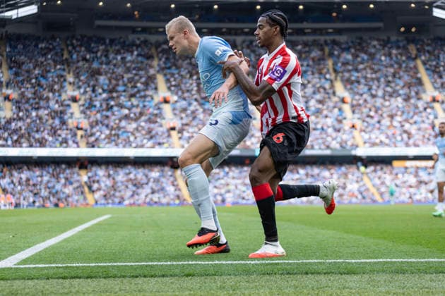 Manchester City v Sunderland - Premier League 2026 27 Erling Haaland 9 of Manchester City F.C. is challenged by Dayann Methalie 6 of Sunderland A.F.C. during the Premier League match between Manchester City and Sunderland at the Etihad Stadium in Manchester, on September 20, 2026. Manchester Manchester United, ManU Kingdom  Copyright: xMIxNewsx originalFilename:fletcher-manchest260920_npyeS.jpg