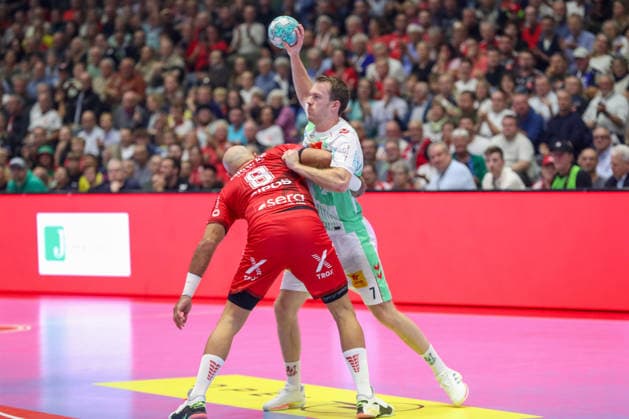 September 20, 2026, xgox, Handball Opel HBL MT Melsungen vs. SC Magdeburg emspor, from left: Adrian Sipos (Melsungen), 8; Felix Claar (Magdeburg), 7; Head-to-head, duel, battle, tackle, Kassel