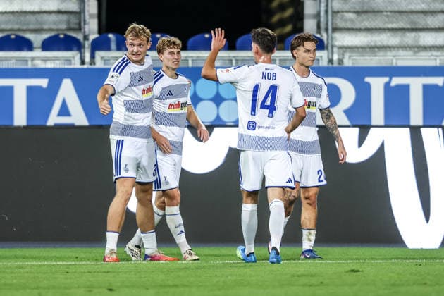 Sports, Soccer, 3rd Division, 2026–2027 Season, Matchday 7: SV Wehen Wiesbaden vs. MSV Duisburg, September 20, 2026, BRITA Arena: MSV Duisburg celebrates after Dominik Kother scores the 1–0 goal for MSV Duisburg; 11 players celebrate in Wiesbaden at the BRITA Arena in Hesse, Germany
