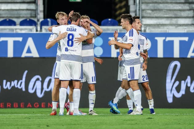 Sports, Soccer, 3rd Division, 2026–2027 Season, Matchday 7: SV Wehen Wiesbaden vs. MSV Duisburg, September 20, 2026, BRITA Arena: MSV Duisburg celebrates after Dominik Kother scores the 1–0 goal for MSV Duisburg; 11 players celebrate in Wiesbaden at the BRITA Arena in Hesse, Germany