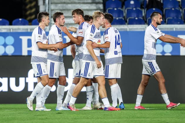 Sports, Soccer, 3rd Division, 2026–2027 Season, Matchday 7: SV Wehen Wiesbaden vs. MSV Duisburg, September 20, 2026, BRITA Arena: MSV Duisburg celebrates after Dominik Kother scores the 1–0 goal for MSV Duisburg; 11 players celebrate in Wiesbaden at the BRITA Arena in Hesse, Germany