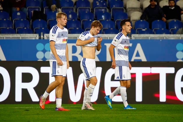 September 20, 2026, xavx, Soccer 3rd Division, SV Wehen Wiesbaden vs. MSV Duisburg, photo by Dominik Kother, MSV Duisburg celebrates the goal, The goal celebration for the 0–2 win over Wiesbaden