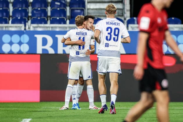 Sports, Soccer, 3rd Division, 2026–2027 Season, Matchday 7: SV Wehen Wiesbaden vs. MSV Duisburg, September 20, 2026, BRITA Arena: MSV Duisburg celebrates after Dominik Kother scores the 20th goal for MSV Duisburg; 11 players celebrate in Wiesbaden at the BRITA Arena in Hesse, Germany