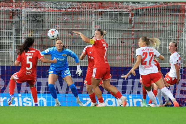 September 20, 2026, GER Germany, Soccer, 1. Bundesliga, Women, 2026–2027, Alte Foersterei, 1. FC Union vs. RB Leipzig, Nadine Boehi (1. FC Union Berlin) 28, Judit Pujols (1. FC Union Berlin) 5, Lisa Heiseler (C) 1. FC Union Berlin 7, Therese Simonsson RB Leipzig 27. DFB and DFL regulations prohibit any use of photographs as image sequences and or quasi-video. nordphoto GmbH, Engler, Berlin. Stadion Alte Försterei, Berlin, Germany Copyright: xNordphotox xEnglerx