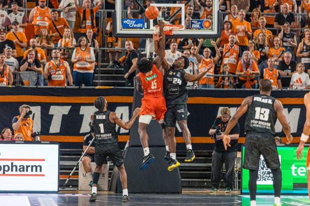 September 26, 2020 ratiopharm Ulm vs. MHP Riesen Ludwigsburg Germany, Ulm, September 20, 2026, Basketball, Bundesliga, 2026–2027 season, ratiopharm Ulm vs. MHP Riesen Ludwigsburg; from left: Oluwasimisola Shittu (ratiopharm Ulm), Maxwell Temoka Dongmo (MHP Riesen Ludwigsburg)
