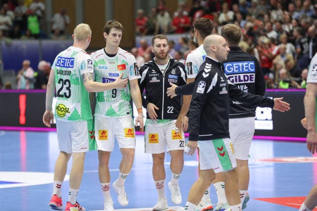 September 20, 2026, xgox, Handball Opel HBL MT Melsungen SC Magdeburg emspor, from left: Magnus Saugstrup, Magdeburg, 23, Oskar Vind Rasmussen, Magdeburg, 9, Lukas Mertens, Magdeburg, 22, looks disappointed, looks dejected, looks downcast, disappointed, Kassel