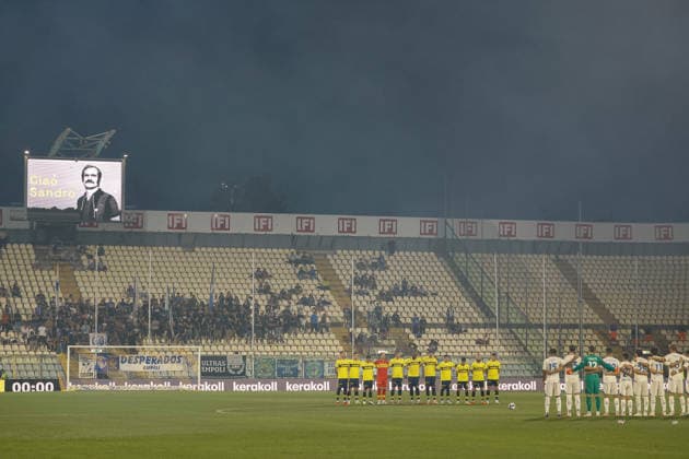 Il tributo a Sandro Mazzola durante la partita di calcio della Serie BKT 2026 2027 tra Modena e Empoli allo Stadio Alberto Braglia di Modena, Italia - Domenica 20 Settembre 2026 (Foto di Luca Diliberto LaPresse)  Copyright: xLucaxDiliberto LaPressex