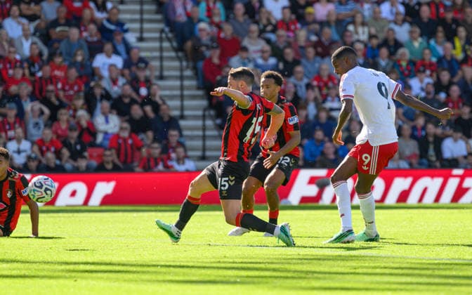 20 September 2026 - AFC Bournemouth v Liverpool - Premier League - Vitality Stadium - Bournemouth. AFC Bournemouth v Liverpool - Premier League - Vitality Stadium - Bournemouth. Liverpool s Alexander Isak scores his winning goal. Picture : Mark Pain BOURNEMOUTH England  Copyright: xMarkxPainx
