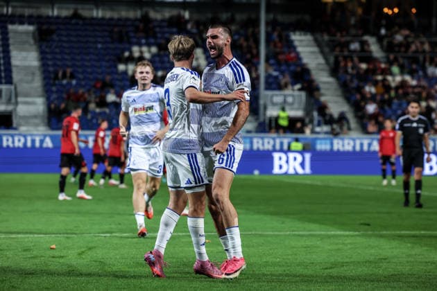Sports, Soccer, 3rd Division, 2026–2027 Season, Matchday 7: SV Wehen Wiesbaden vs. MSV Duisburg, September 20, 2026, BRITA Arena: MSV Duisburg celebrates after Frederik Christensen scores to make it 3–0; the three players are celebrating in Wiesbaden at the BRITA Arena in Hesse, Germany