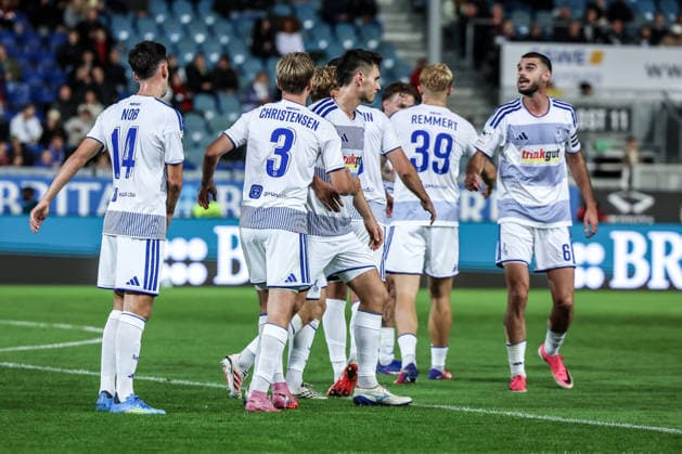 Sports, Soccer, 3rd Division, 2026–2027 Season, Matchday 7: SV Wehen Wiesbaden vs. MSV Duisburg, September 20, 2026, BRITA Arena: MSV Duisburg celebrates after Frederik Christensen scores to make it 3–0; the players are celebrating in Wiesbaden at the BRITA Arena, Hesse, Germany
