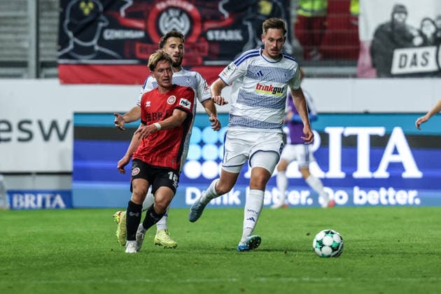 Sports, Soccer, 3rd Division, 2026–2027 Season, Matchday 7: SV Wehen Wiesbaden vs. MSV Duisburg, September 20, 2026, BRITA Arena, Fabian Greilinger, Wiesbaden, 18, Aljaz Casar, MSV Duisburg, 8, Tackle, Wiesbaden, BRITA Arena, Hesse, Germany