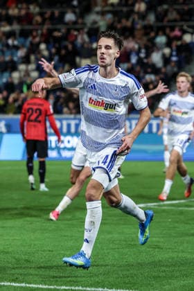Sports, Soccer, 3rd Division, 2026–2027 Season, Matchday 7: SV Wehen Wiesbaden vs. MSV Duisburg, September 20, 2026, BRITA Arena: MSV Duisburg celebrates after Conor Noß scores to make it 4–1; the players are celebrating in Wiesbaden at the BRITA Arena, Hesse, Germany
