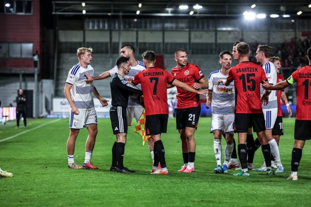 Sports, Soccer, 3rd Division, 2026–2027 Season, Matchday 7: SV Wehen Wiesbaden vs. MSV Duisburg, September 20, 2026, BRITA Arena; Altercation on the field at the BRITA Arena in Wiesbaden, Hesse, Germany