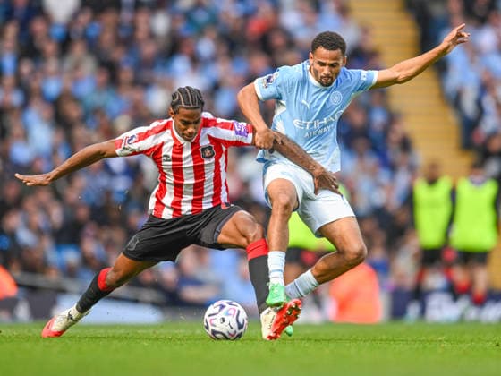 Manchester City v Sunderland Premier League Iliman Ndiaye of Manchester City and Dayann Methalie of Sunderland battles for the ball during the Premier League match at the Etihad Stadium, Manchester 20 09 2026 UK Newspapers OUT Copyright: xKarlxVallantinex FIL-23975-0113