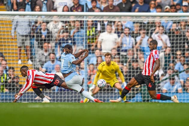Manchester City v Sunderland Premier League Jeremy Doku of Manchester City shoots during the Premier League match at the Etihad Stadium, Manchester 20 09 2026 UK Newspapers OUT Copyright: xKarlxVallantinex FIL-23975-0130