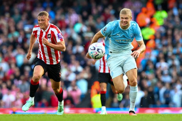 20th September 2026; Etihad Stadium, Manchester, England; Premier League Football, Manchester City versus Sunderland; Erling Haaland of Manchester City runs for the ball tracked by Daniel Ballard of Sunderland RogerxEvans