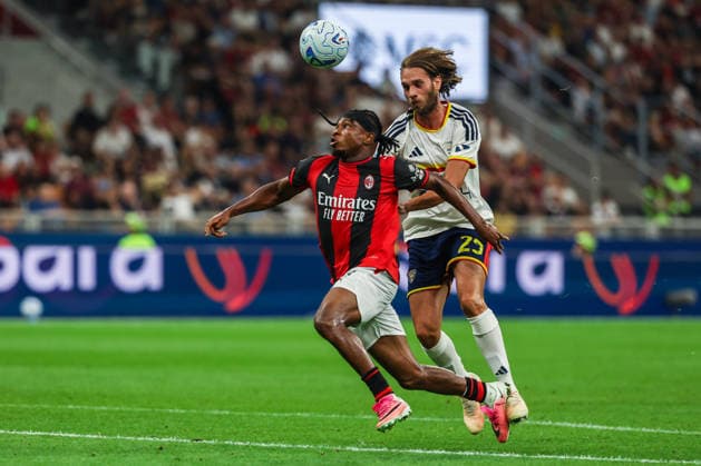 IPA88772730 - Samuel Chukwueze of AC Milan battles for the ball with Antonino Gallo of US Lecce during the Serie A Enilive 2026 27 soccer match between AC Milan and US Lecce.  Copyright: xFabrizioxCarabelli IPAxSportx xx IPA88772730