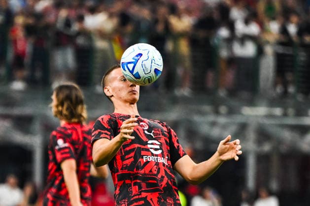 IPA88772744 - Francesco Camarda of AC Milan warms up before the Italian Serie A soccer match between AC Milan and US Lecce on September 20, 2026, at the Giuseppe Meazza San Siro Stadium in Milan, Italy. Credit: Tiziano Ballabio  Copyright: xTizianoxBallabio IPAxSportx xx IPA88772744