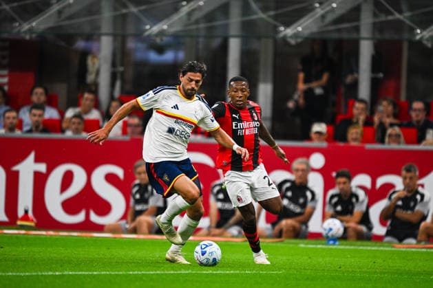 IPA88772754 - Pervis Estupinan of AC Milan fights for the ball during the Serie A soccer match between AC Milan and US Lecce on September 20, 2026, at the Giuseppe Meazza San Siro Stadium in Milan, Italy. Credit: Tiziano Ballabio  Copyright: xTizianoxBallabio IPAxSportx xx IPA88772754