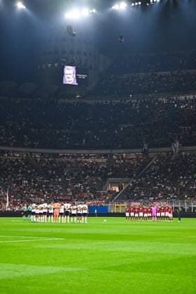 IPA88772755 - Players, officials, and fans observe a minute of silence in memory of Sandro Mazzola before the Italian Serie A soccer match between AC Milan and US Lecce on September 20, 2026, at the Giuseppe Meazza San Siro Stadium in Milan, Italy. Credit: Tiziano Ballabio  Copyright: xTizianoxBallabio IPAxSportx xx IPA88772755