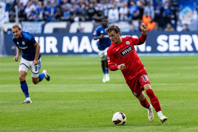 1 Bundesliga FC Schalke 04 vs. SV Elversberg September 20, 2026 Cole Campbell SV Elversberg, September 39, 2026, Bundesliga Matchday 4: FC Schalke 04 vs. SV Elversberg at Veltins Arena, Gelsenkirchen. DFL regulations prohibit any use of photographs as image sequences and or quasi-video content. Copyright: xBEAUTIFULxSPORTS Buriakovx