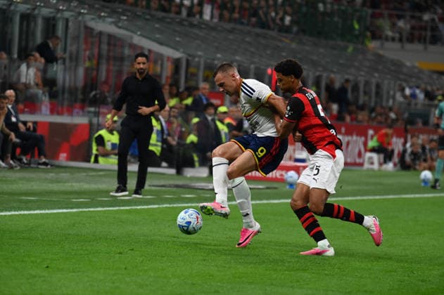 IPA88773312 - Nikola Stulic and Koni De Winter during the Serie A match between AC Milan and US Lecce at Stadio Giuseppe Meazza in Milan, Italy, on September 20, 2026.  Copyright: xFedericoxManoni IPAxSportx xx IPA88773312