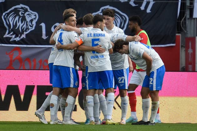 Maximilian Krauß Krauss (Rostock, 35) celebrates with his teammates after scoring the goal that made it 0–1 on September 20, 2026 ¢ Soccer ¢ Rot-Weiss Essen vs. Hansa Rostock, Essen Stadium, Essen, DFB and DFL regulations prohibit any use of photographs as image sequences and or quasi-video. NRW, Germany Copyright: xpepphotox xSaschaxWeizx pep00321, pep_20260920_hm