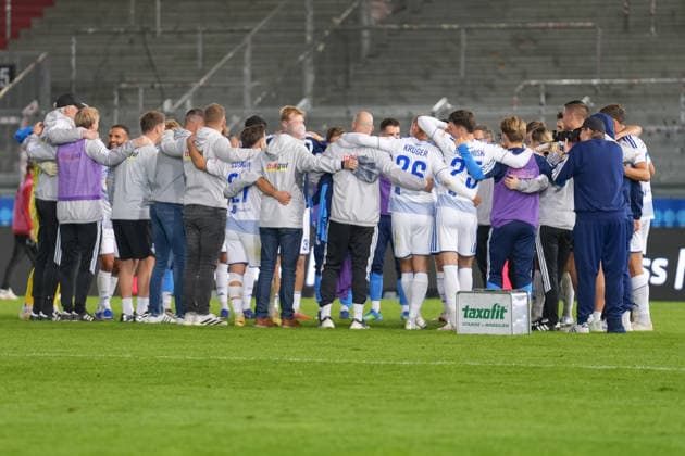 German Soccer 3rd Division 2026–2027, Matchday 7: SV Wehen Wiesbaden vs. MSV Duisburg at Brita Arena in Wiesbaden. The MSV Duisburg players celebrate after their victory in Wiesbaden Copyright: xTobiasxWentzellx